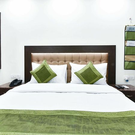 Treebo Mehar Castle Hotel Делхи Екстериор снимка
