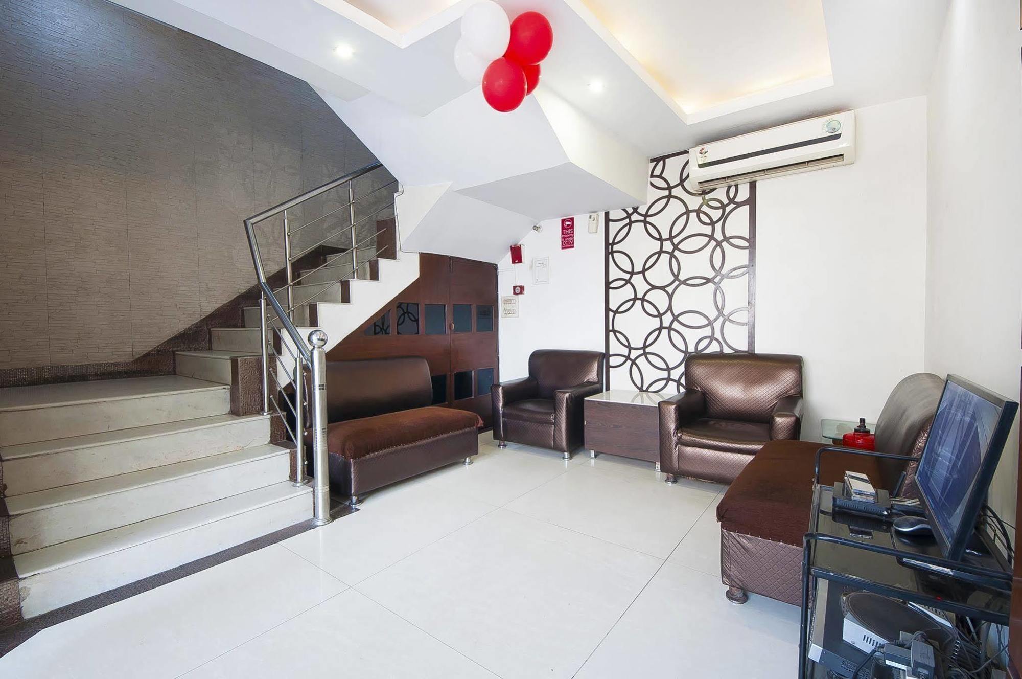 Treebo Mehar Castle Hotel Делхи Екстериор снимка