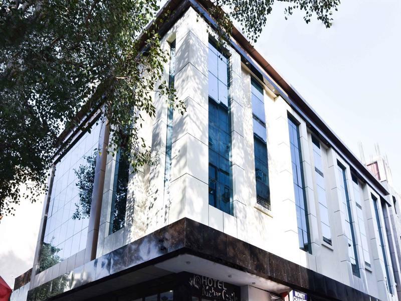 Treebo Mehar Castle Hotel Делхи Екстериор снимка