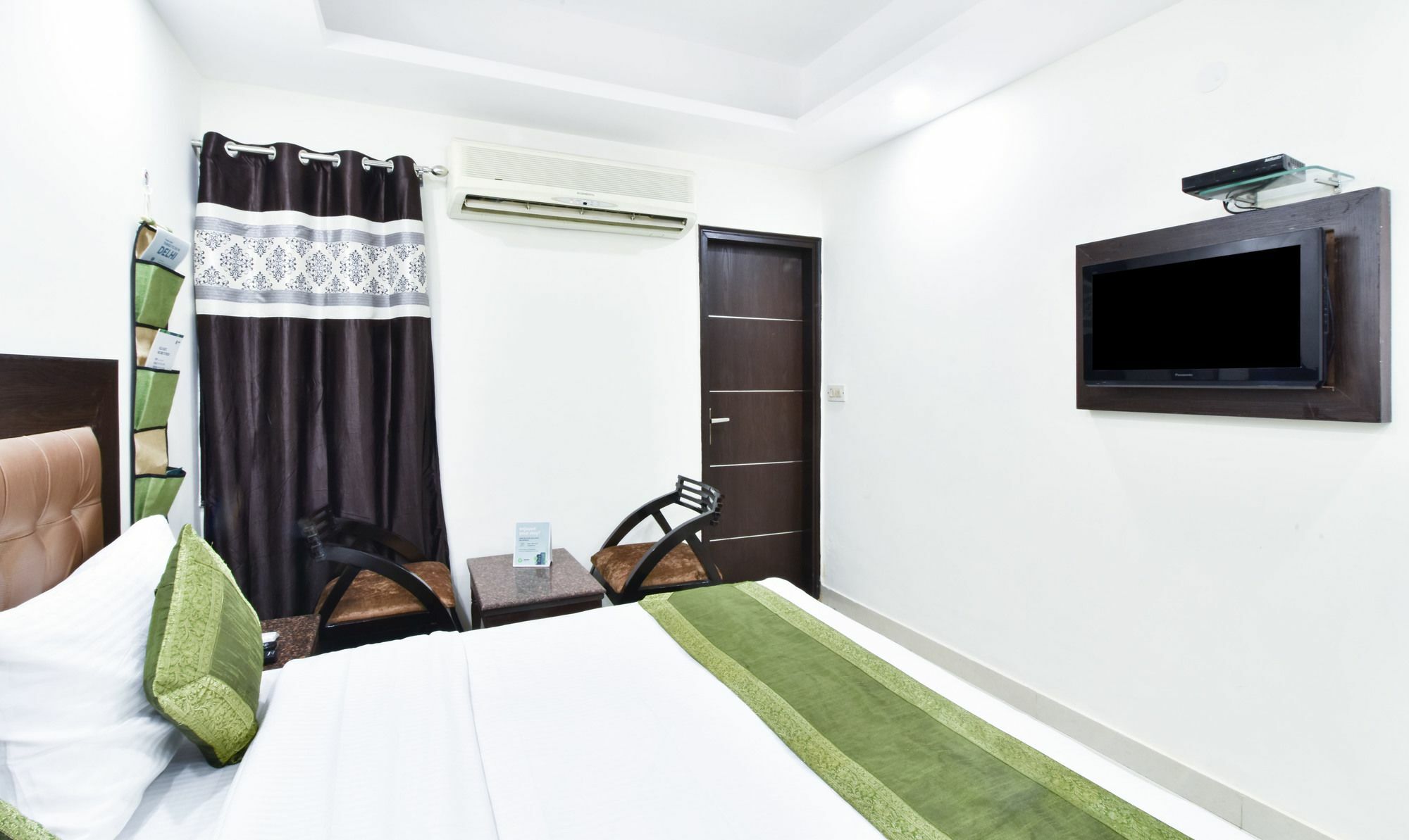 Treebo Mehar Castle Hotel Делхи Екстериор снимка