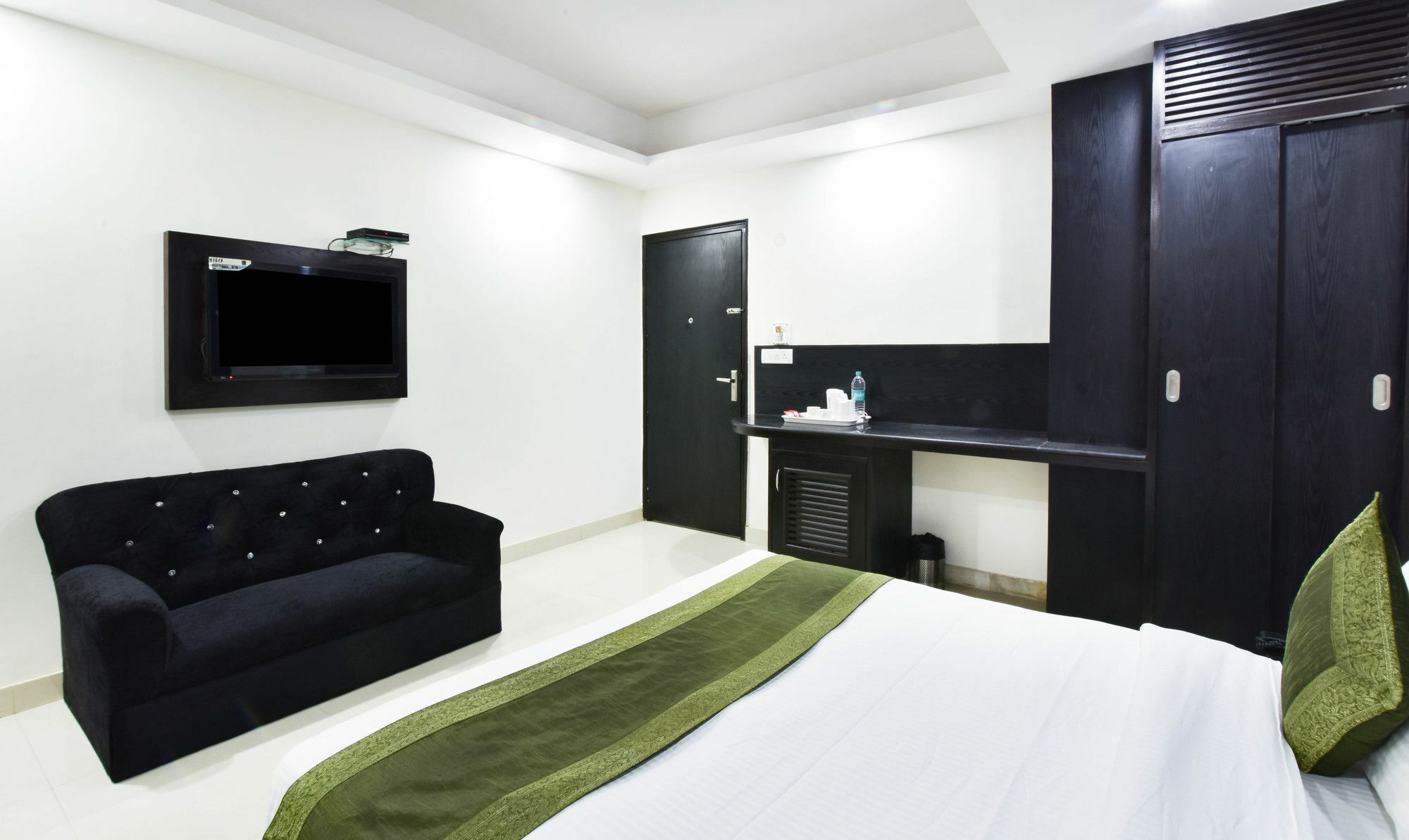 Treebo Mehar Castle Hotel Делхи Екстериор снимка