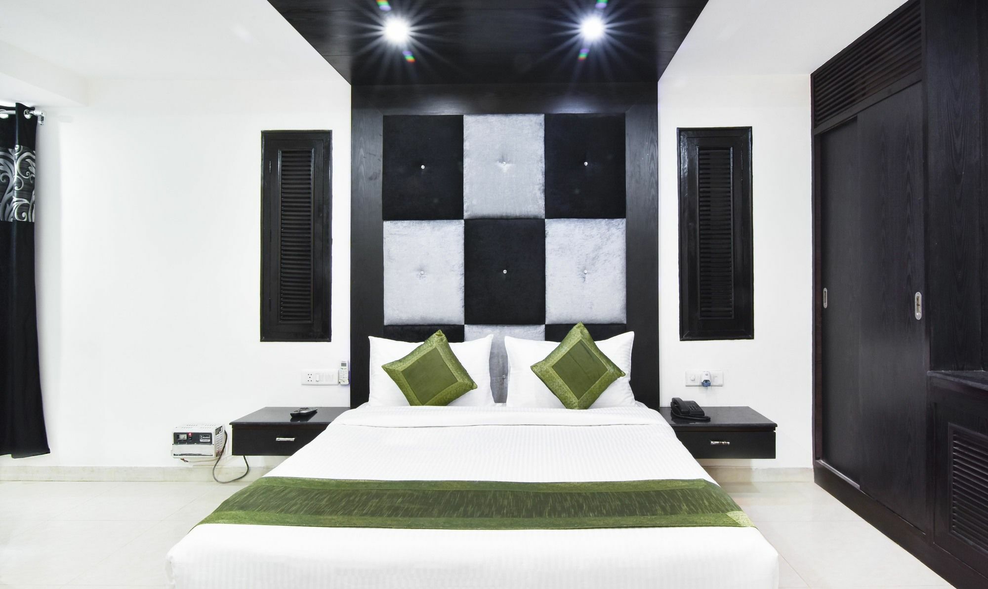 Treebo Mehar Castle Hotel Делхи Екстериор снимка