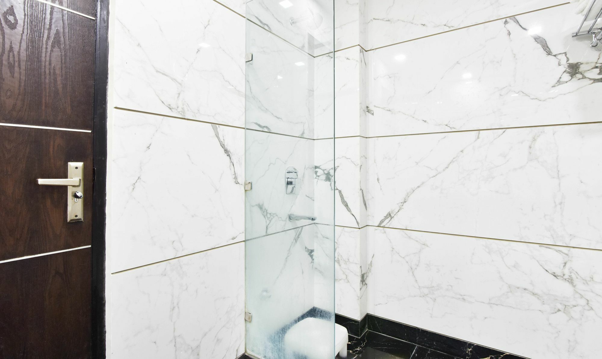Treebo Mehar Castle Hotel Делхи Екстериор снимка