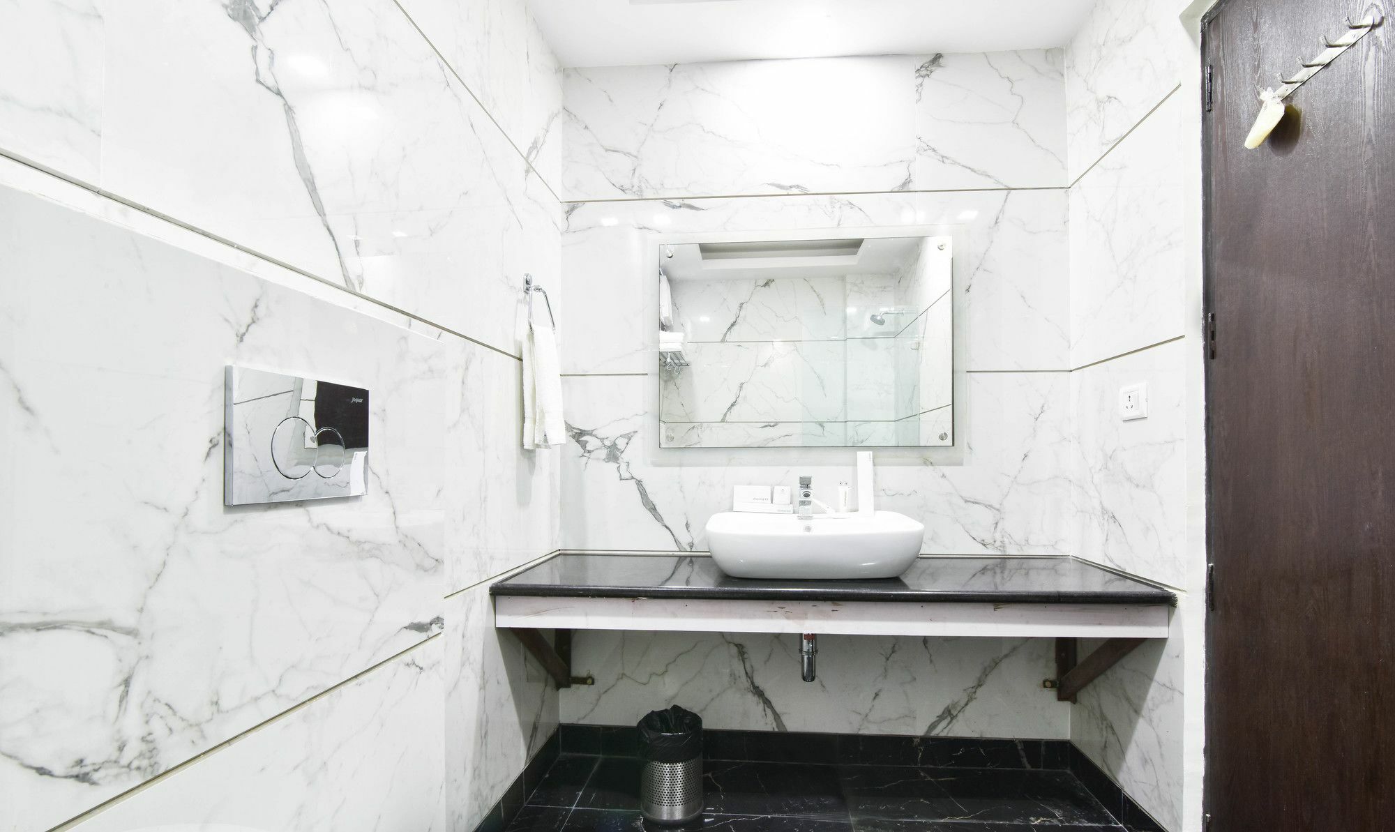 Treebo Mehar Castle Hotel Делхи Екстериор снимка