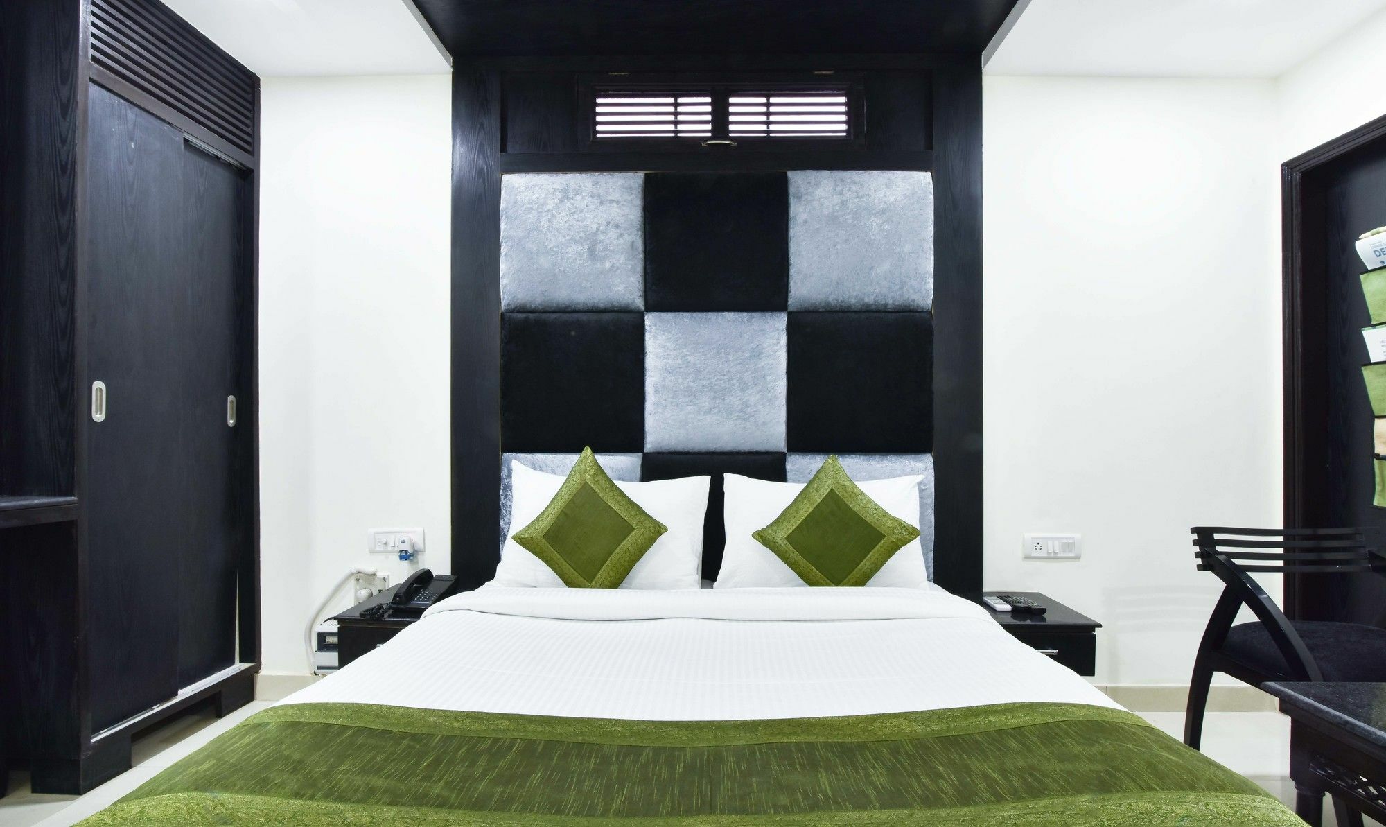 Treebo Mehar Castle Hotel Делхи Екстериор снимка