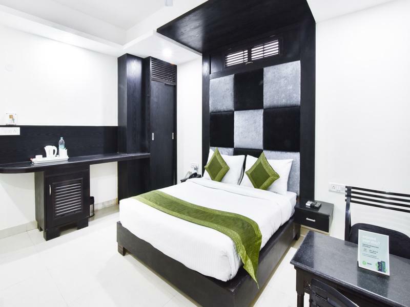 Treebo Mehar Castle Hotel Делхи Екстериор снимка