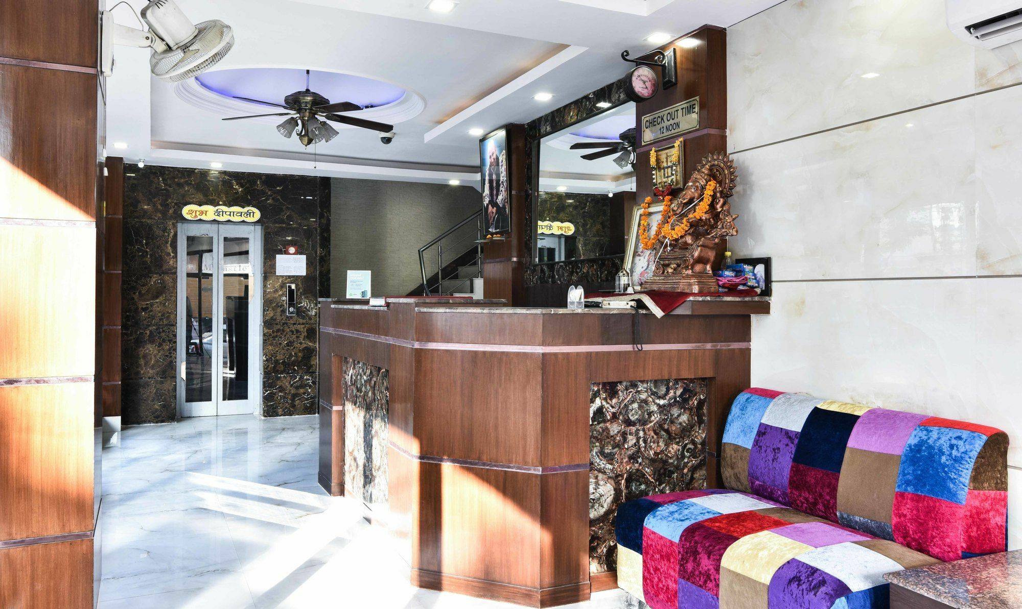 Treebo Mehar Castle Hotel Делхи Екстериор снимка