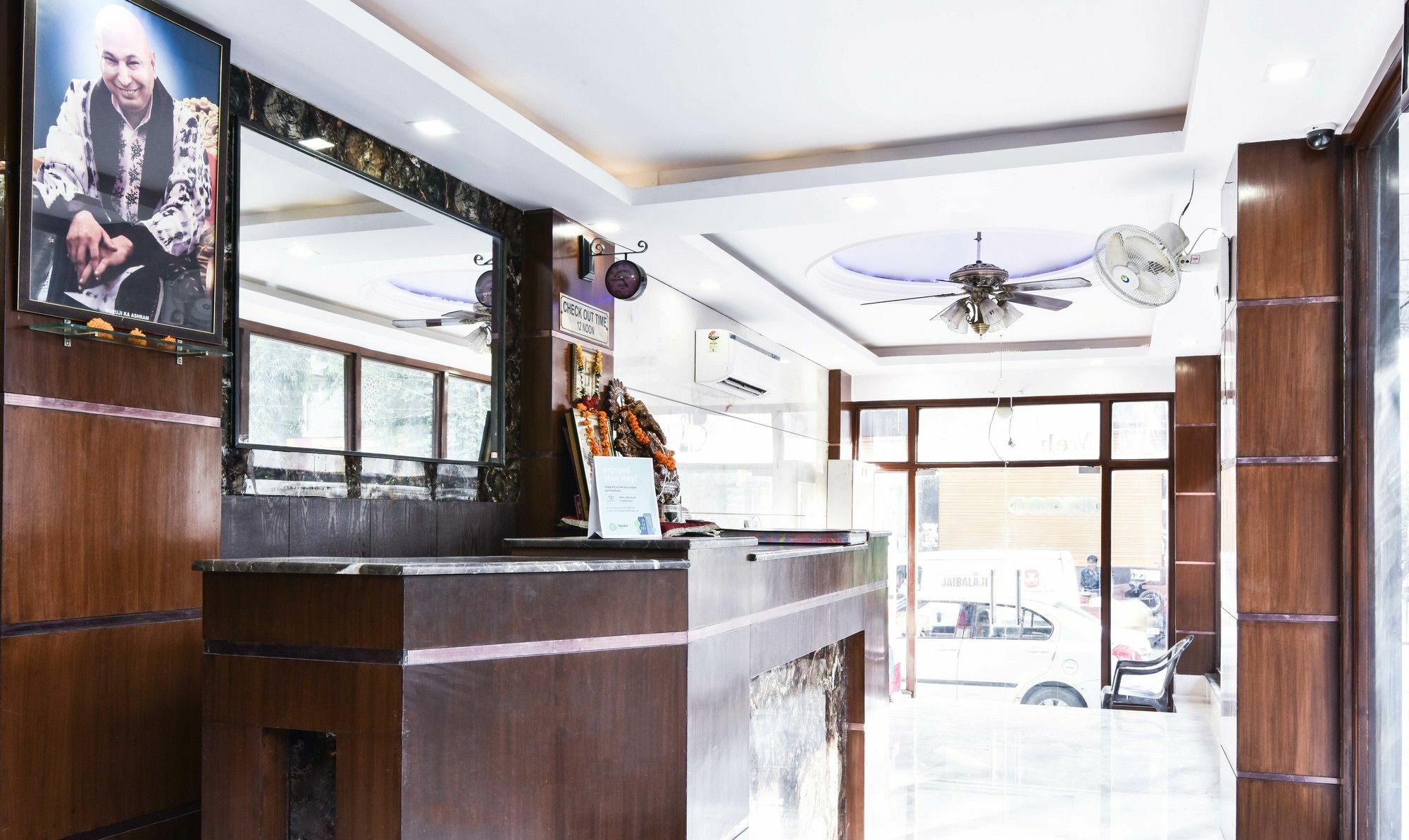 Treebo Mehar Castle Hotel Делхи Екстериор снимка