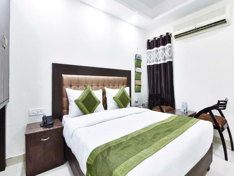 Treebo Mehar Castle Hotel Делхи Екстериор снимка