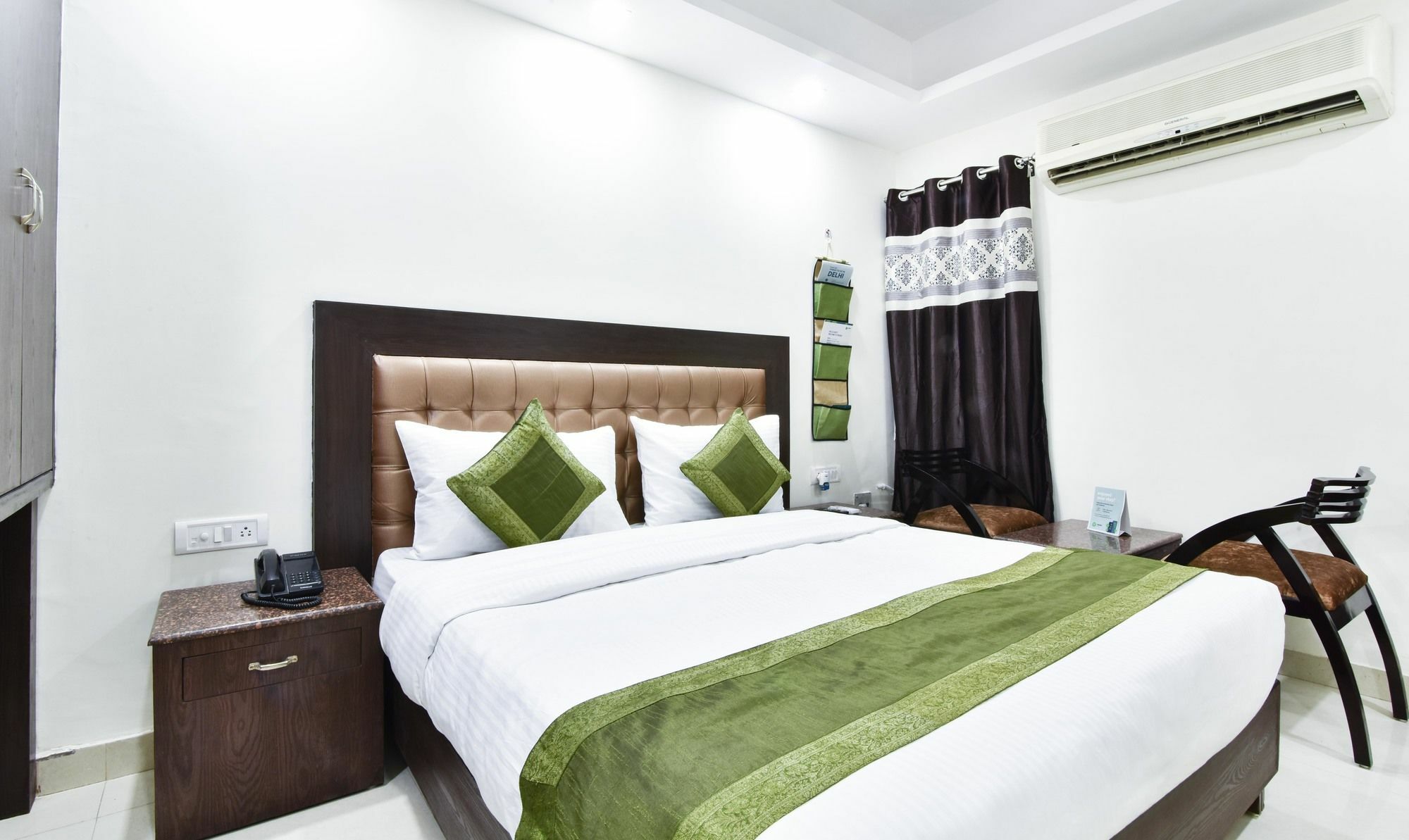 Treebo Mehar Castle Hotel Делхи Екстериор снимка